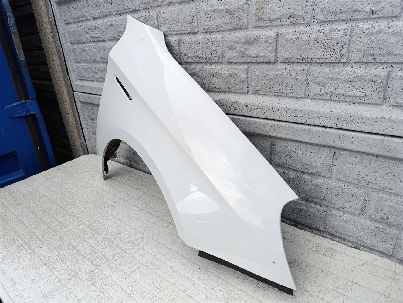 ALFA ROMEO GIULIETTA BŁOTNIK PRZEDNI PRAWY ORYGINAŁ (17598759595)