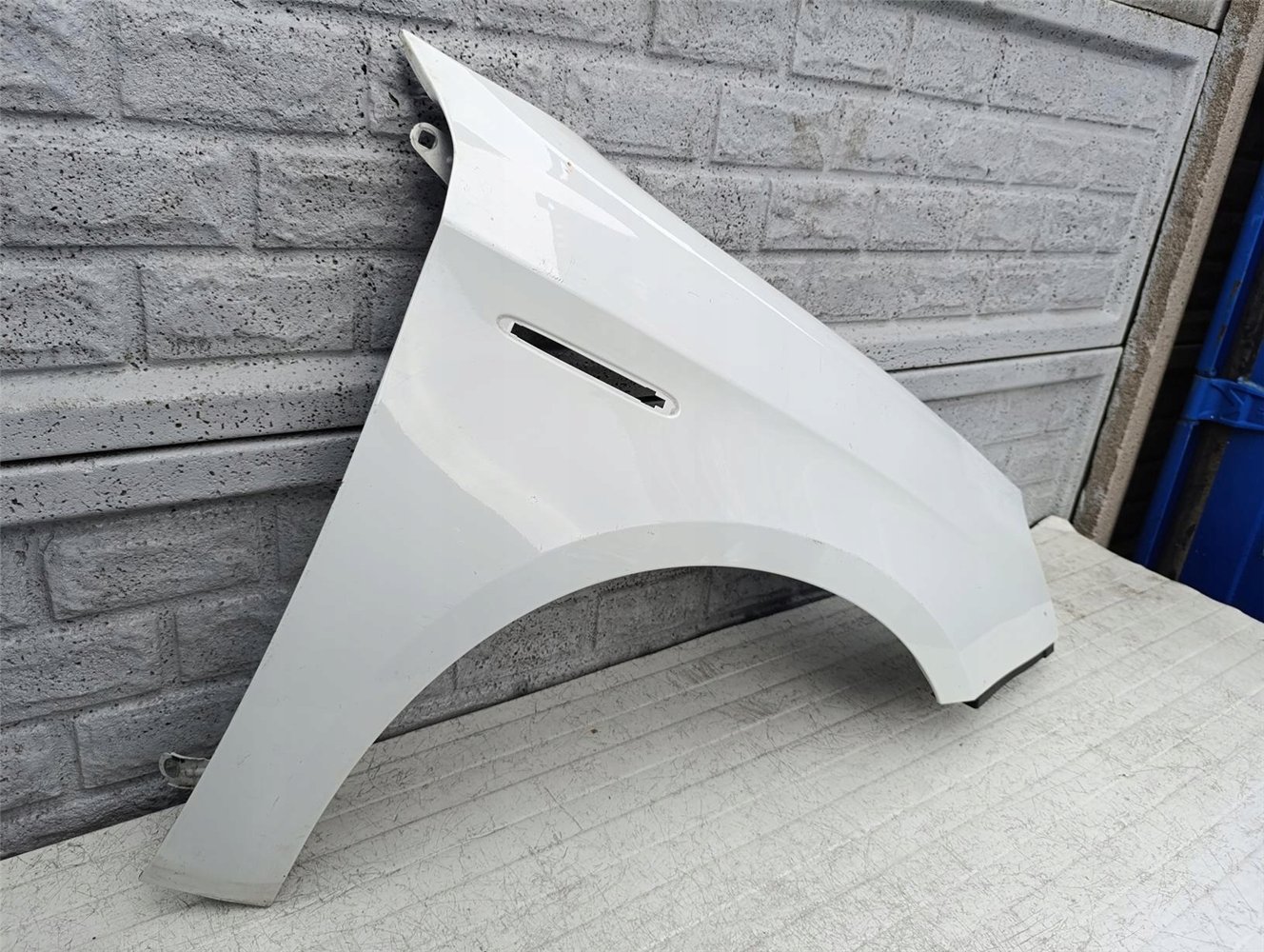 ALFA ROMEO GIULIETTA BŁOTNIK PRZEDNI PRAWY ORYGINAŁ (17598759595)