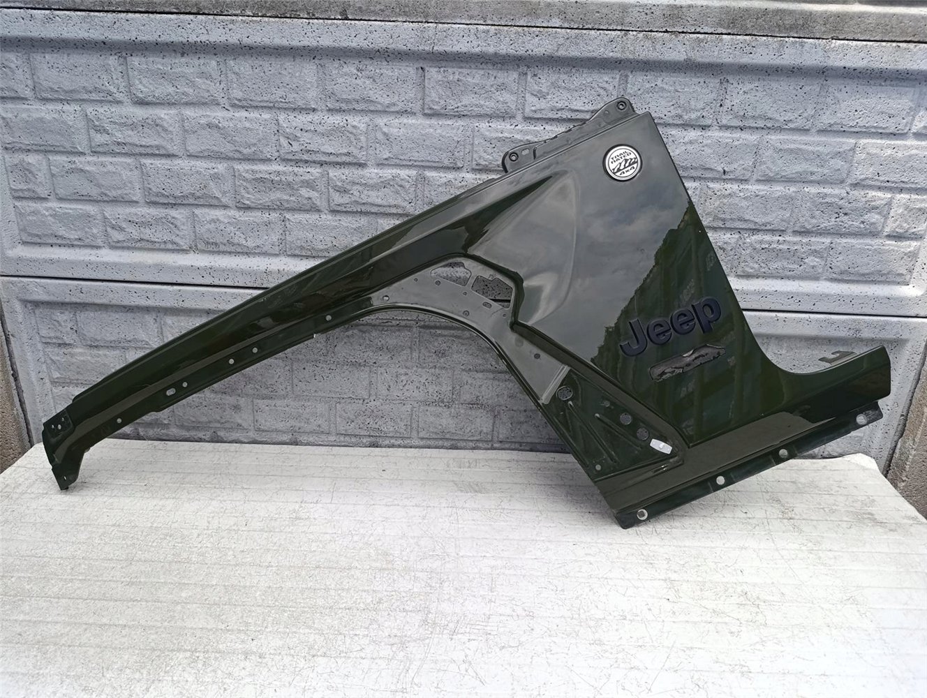 JEEP WRANGLER JL 2018- BŁOTNIK LEWY PRZÓD ORYGINAŁ (17598782379)