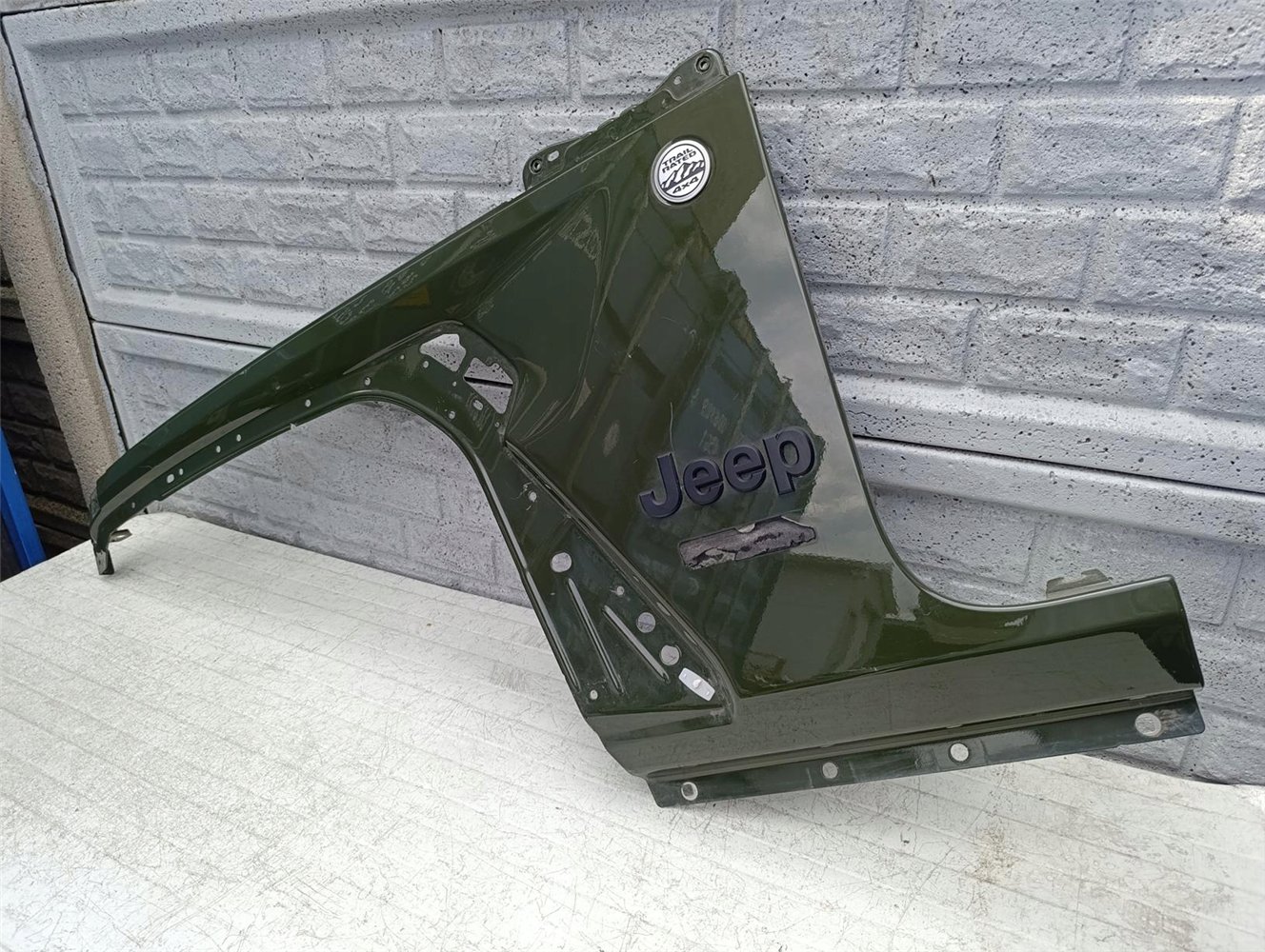JEEP WRANGLER JL 2018- BŁOTNIK LEWY PRZÓD ORYGINAŁ (17598782379)
