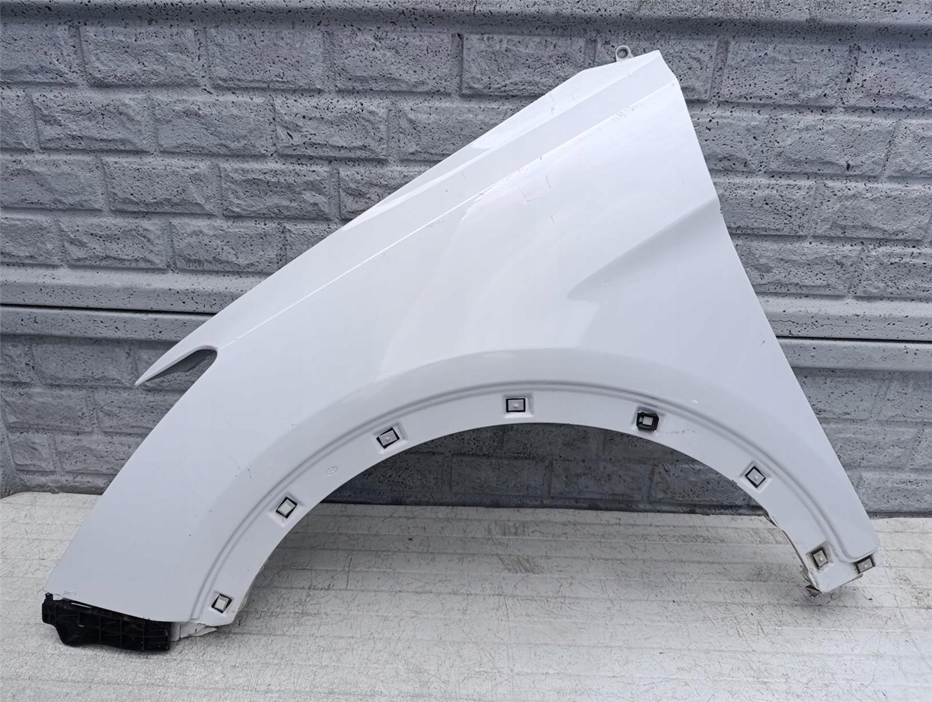 HYUNDAI SANTAFE SANTA FE 12- BŁOTNIK PRZEDNI LEWY ORYGINAŁ (17598786320)