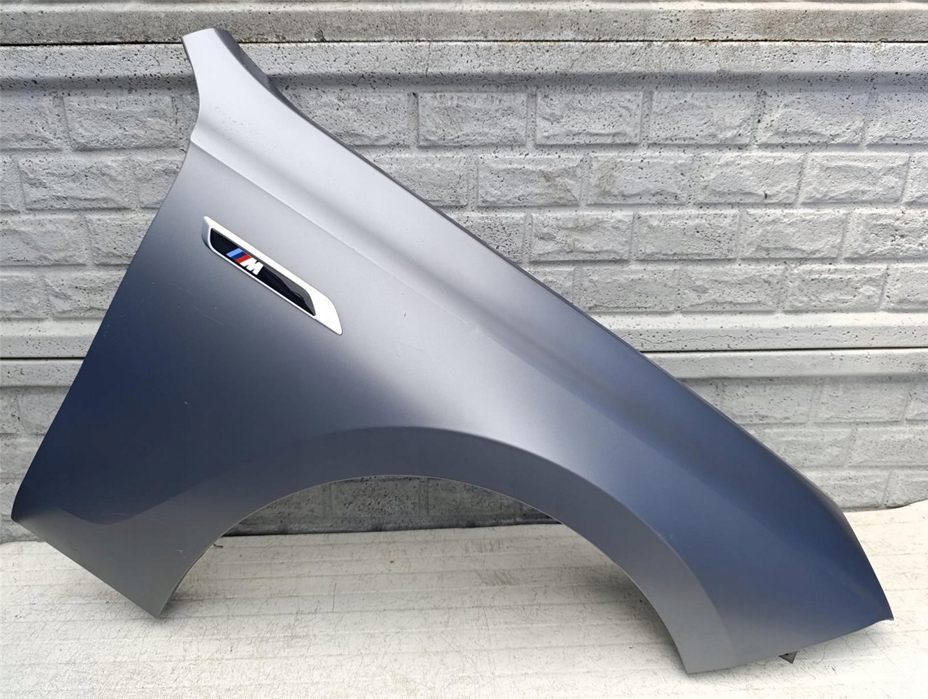 BMW 7 G70 2022- BŁOTNIK PRZEDNI PRAWY ORYGINAŁ (17598799524)