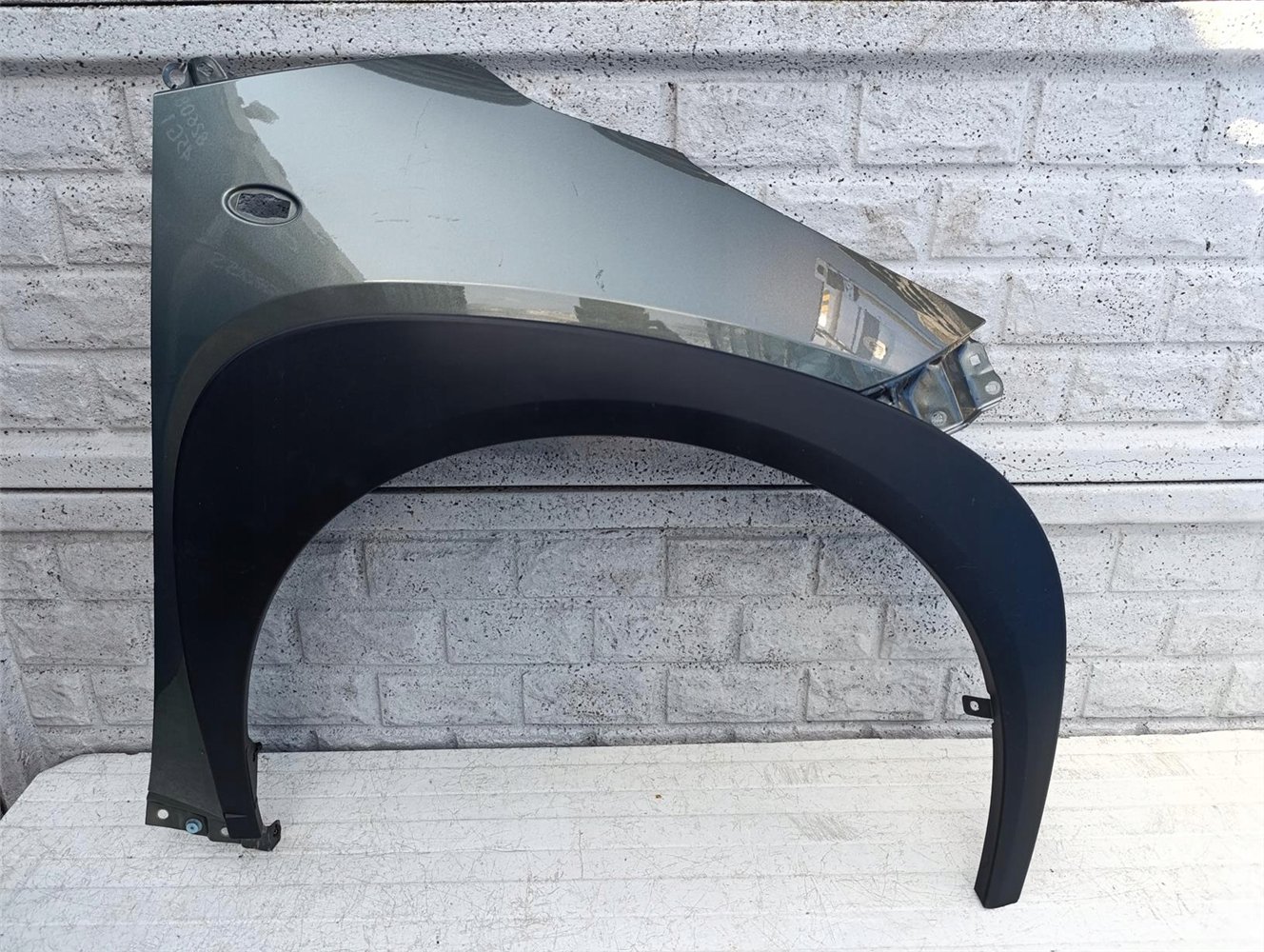 BŁOTNIK PRAWY PRZEDNI TOYOTA AYGO X 22-25 ORYGINAŁ (17602325942)