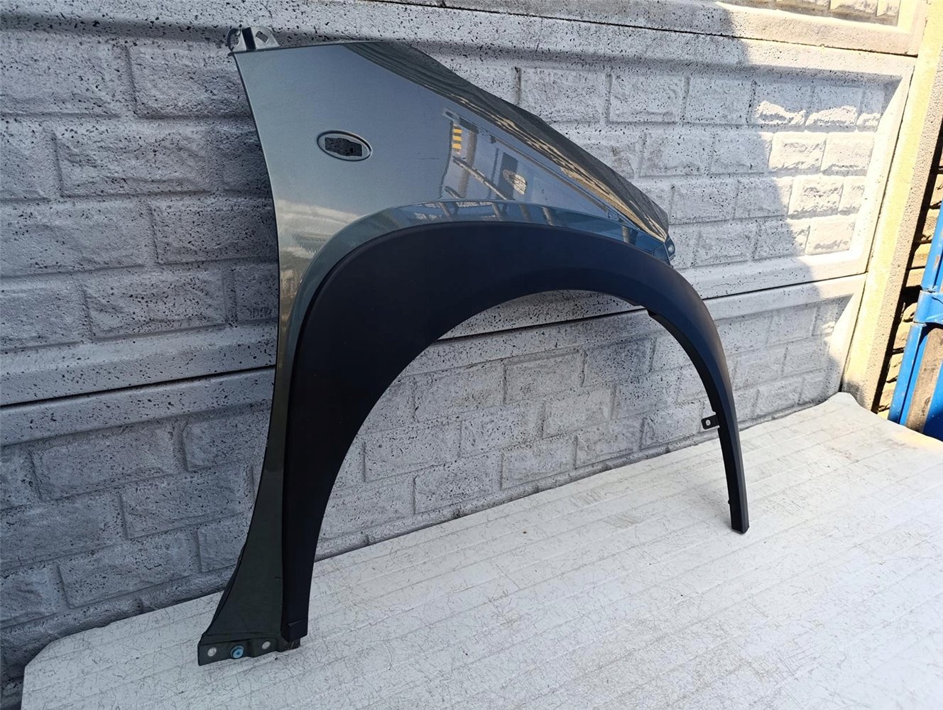 BŁOTNIK PRAWY PRZEDNI TOYOTA AYGO X 22-25 ORYGINAŁ (17602325942)