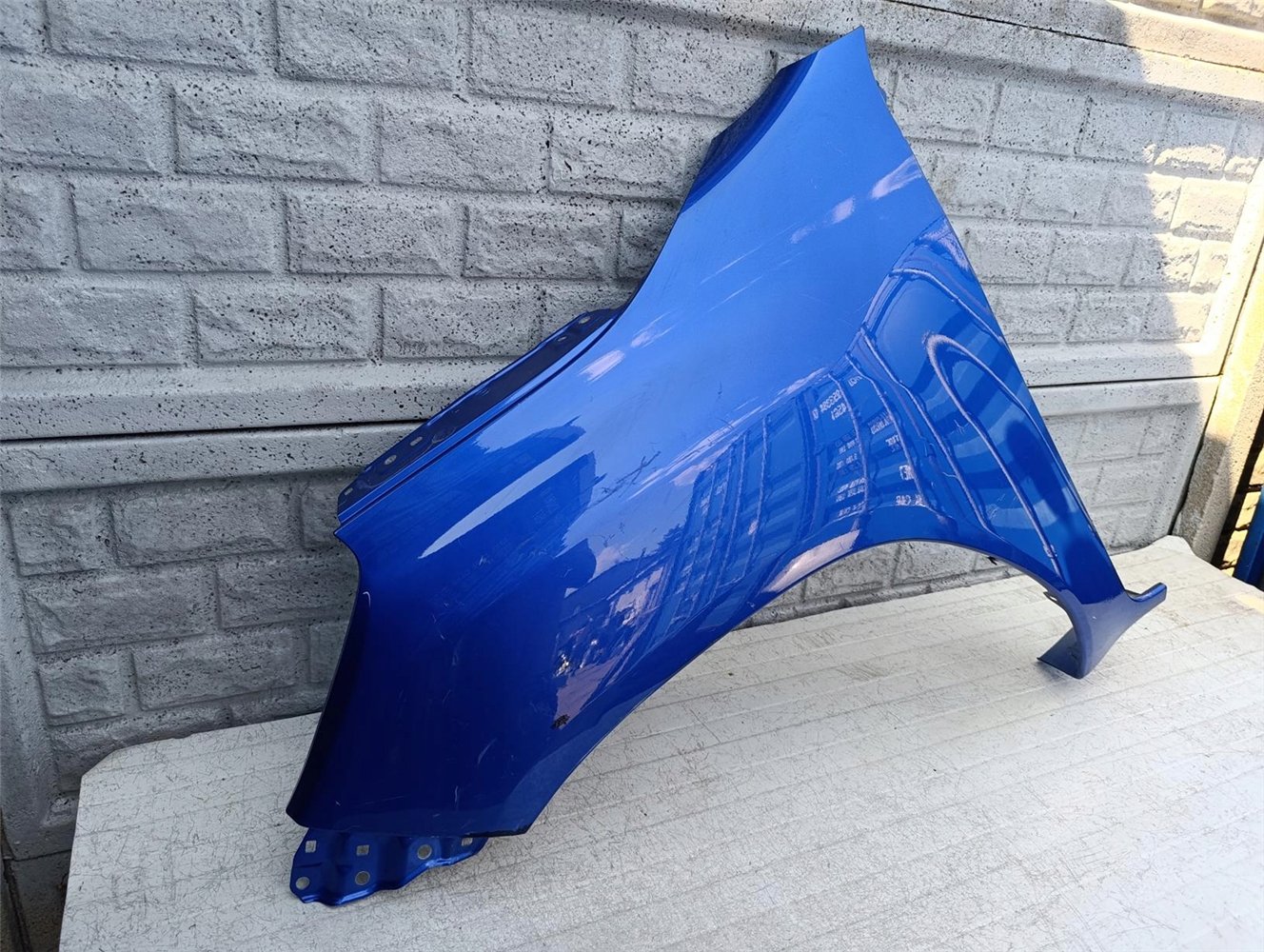 TOYOTA HILUX 15- BŁOTNIK PRZEDNI LEWY ORYGINAŁ (17602337039)