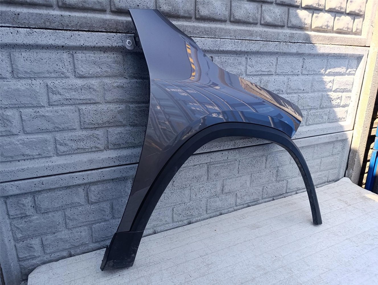 MERCEDES GLA 247 W247 21-25 BŁOTNIK PRAWY PRZEDNI ORYGINAŁ (17602338422)