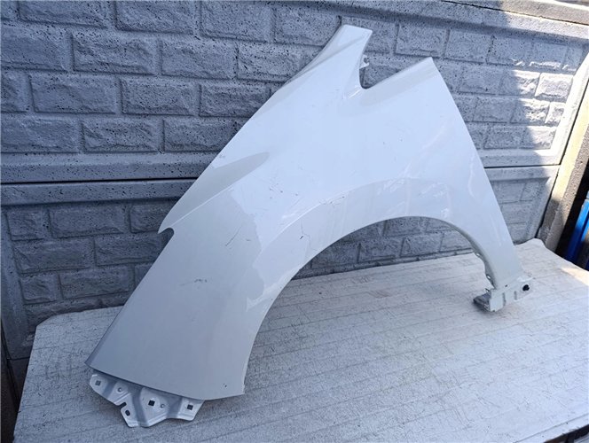 NISSAN LEAF II 17-23 BŁOTNIK PRZEDNI LEWY ORYGINAŁ (17602393432)