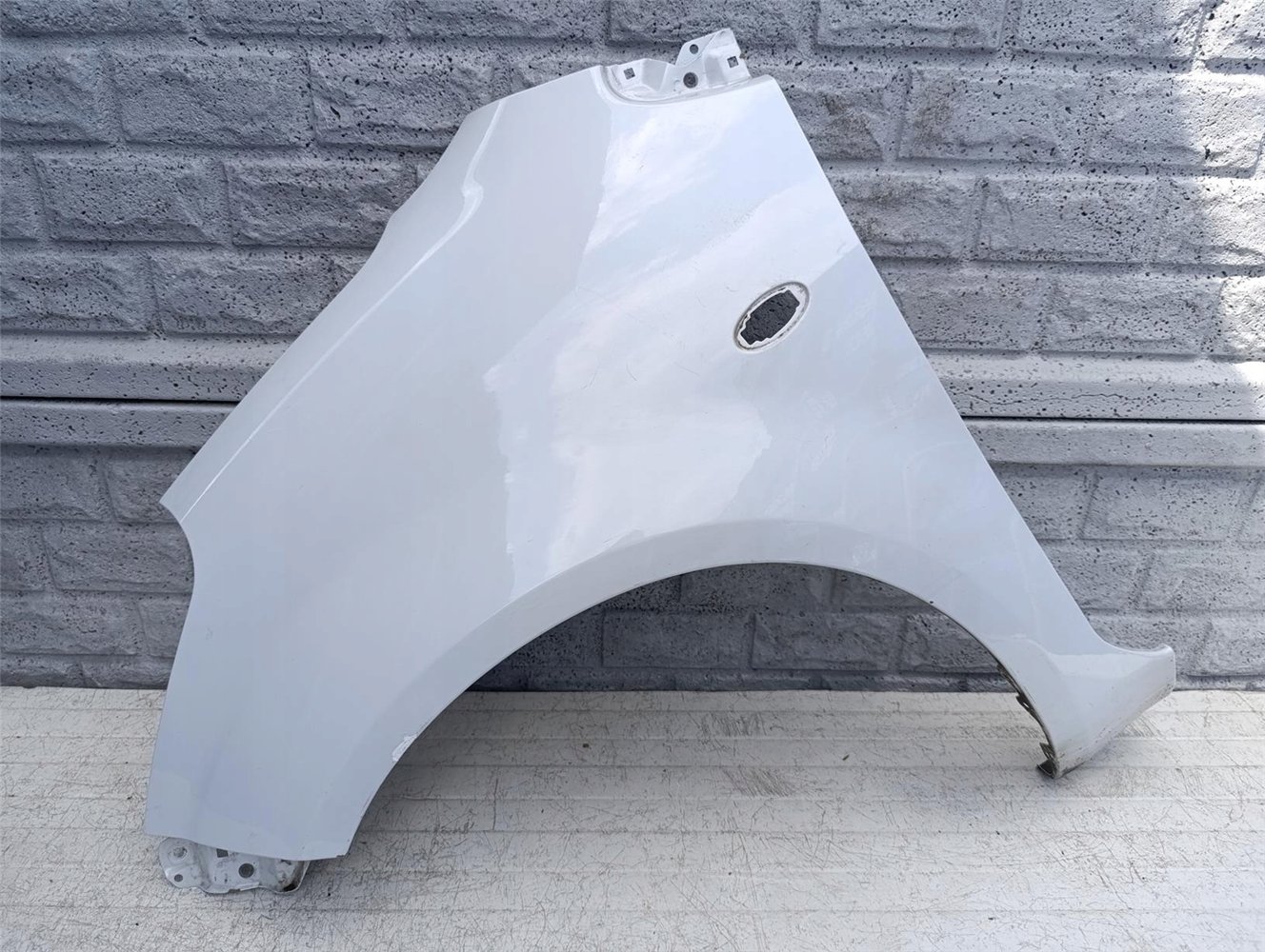 SUZUKI SPLASH 2007-2017 BŁOTNIK PRZEDNI LEWY ORYGINAŁ (17602432581)