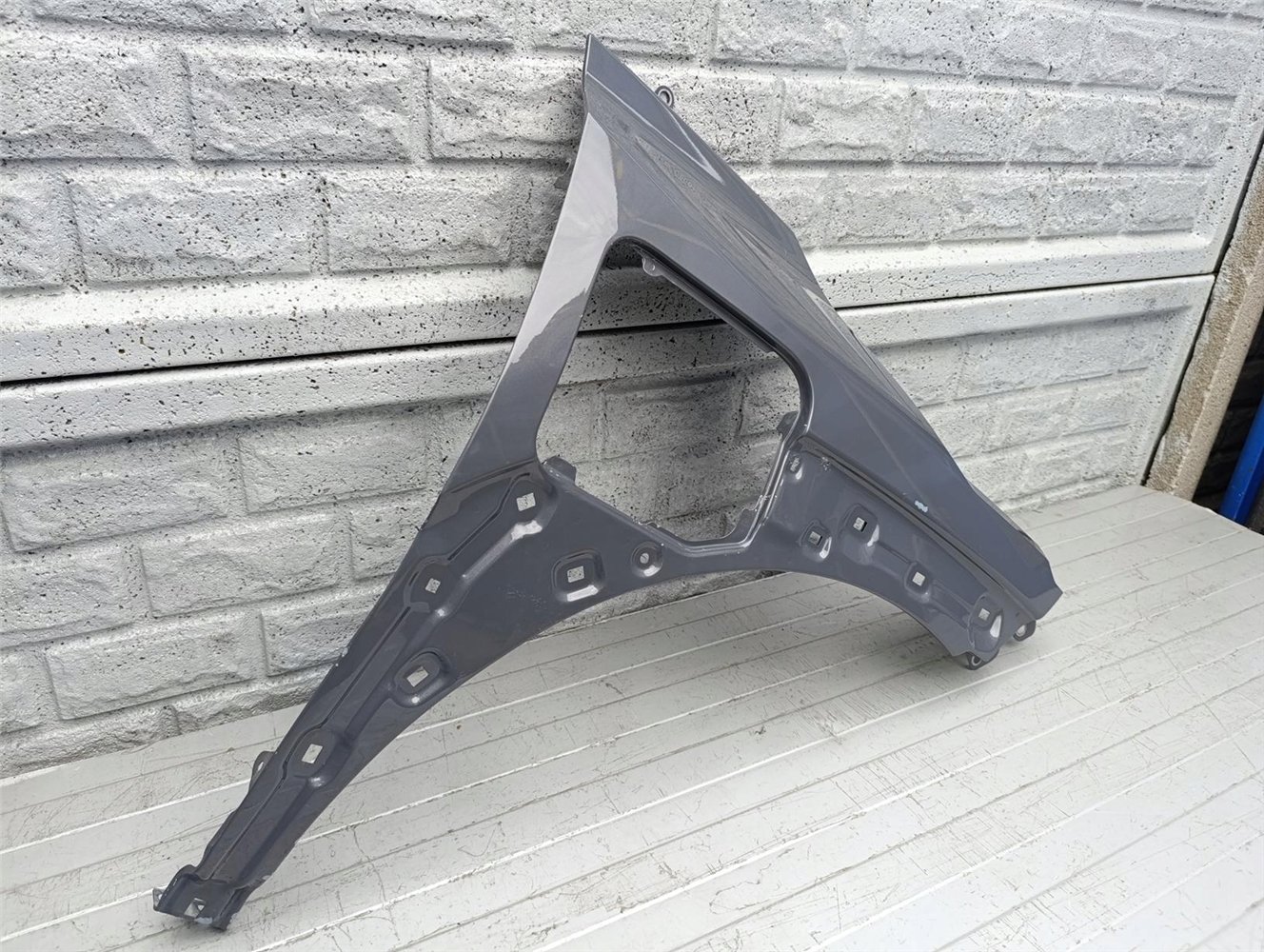 KIA EV3 24- BŁOTNIK PRAWY PRZEDNI ORYGINAŁ (17602541683)