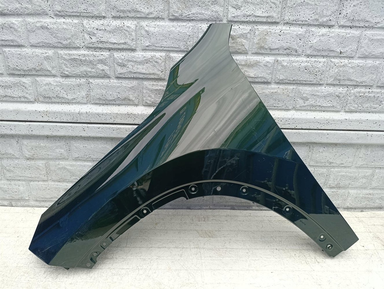 BMW X1 U11 BŁOTNIK LEWY PRZEDNI ORYGINAŁ (17605754973)