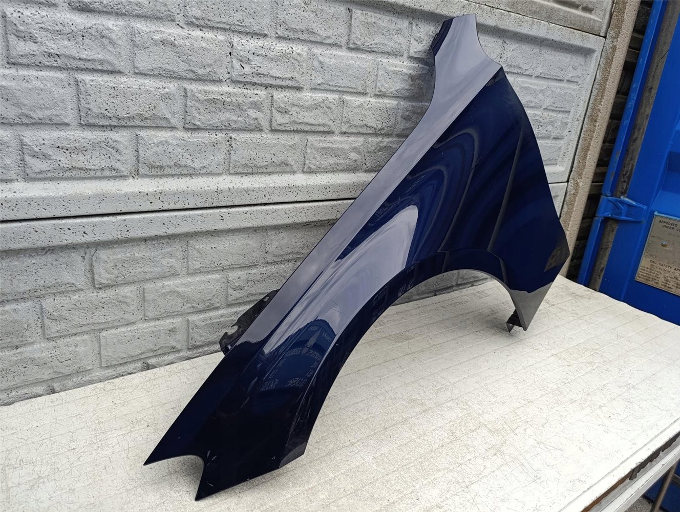 MERCEDES E-KLASA W214 W 214 2023- BŁOTNIK LEWY ORYGINAŁ (17605760099)