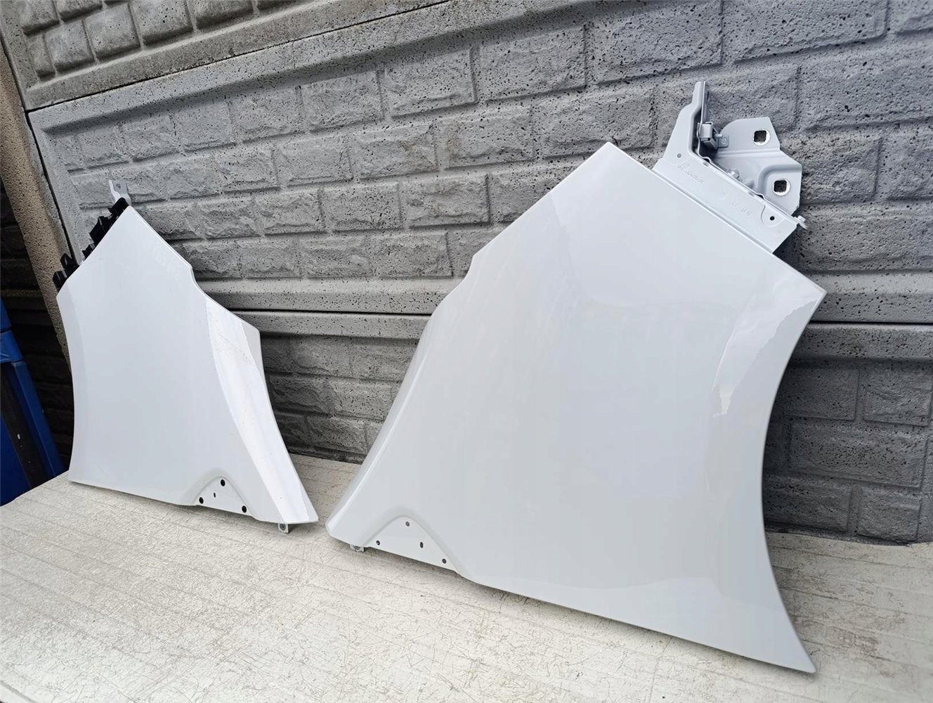 RENAULT TRAFIC IV 2022-25 BŁOTNIK PRZEDNI PRAWY LEWY ORYGINAŁ (17605761898)