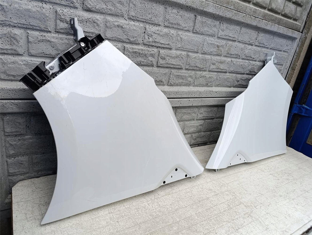 RENAULT TRAFIC IV 2022-25 BŁOTNIK PRZEDNI PRAWY LEWY ORYGINAŁ (17605761898)