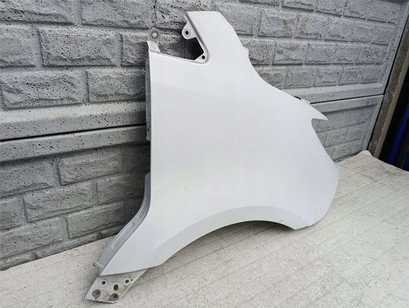 MERCEDES SPRINTER W910 W907 18-20 PRAWY ORYGINAŁ (17605803751)