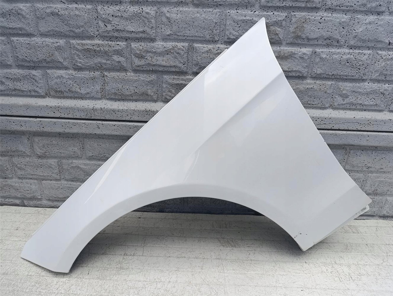 MERCEDES E KLASA W212 W-212 BŁOTNIK PRZEDNI LEWY ORYGINAŁ (17618523837)