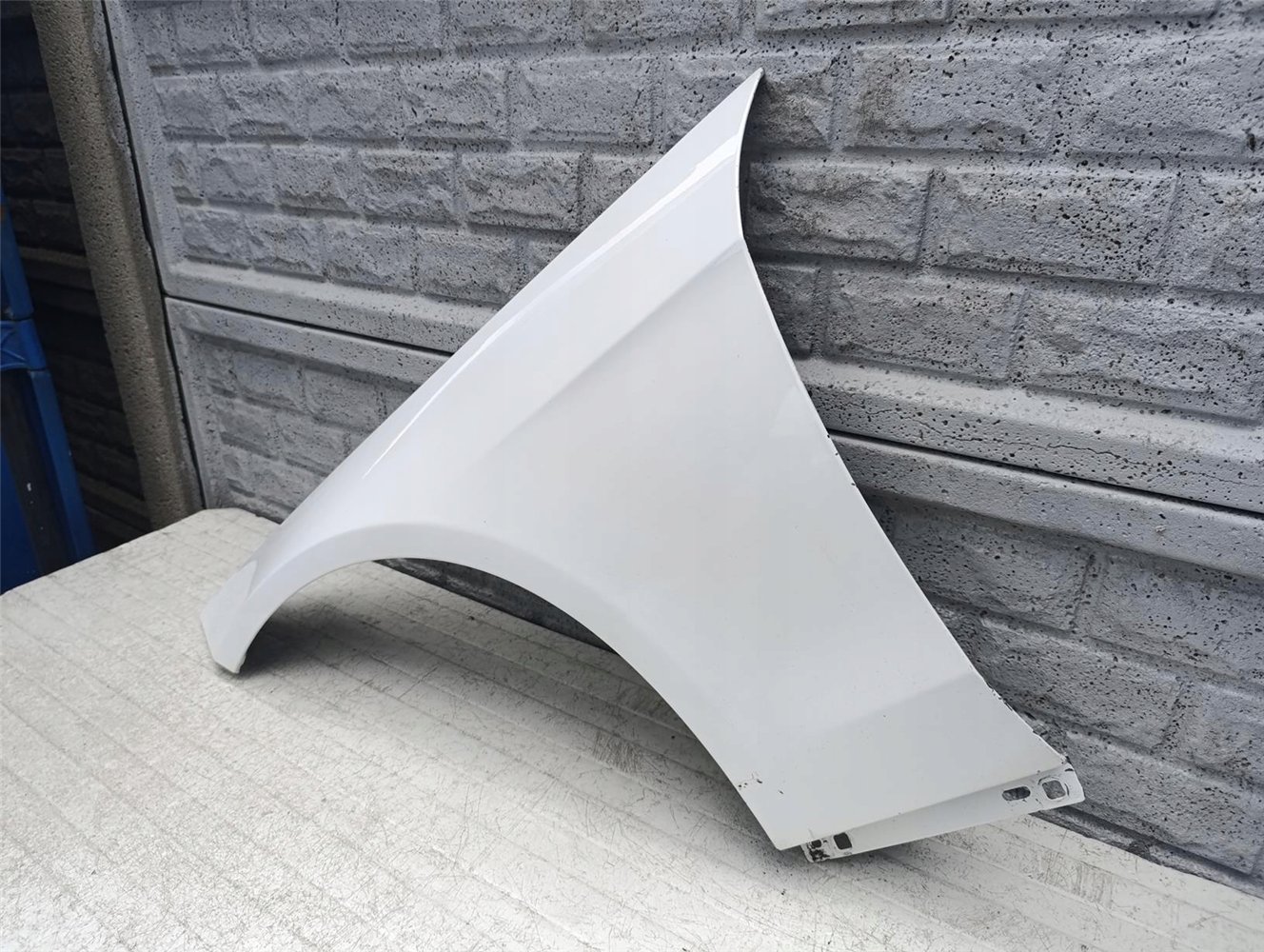 MERCEDES E KLASA W212 W-212 BŁOTNIK PRZEDNI LEWY ORYGINAŁ (17618523837)