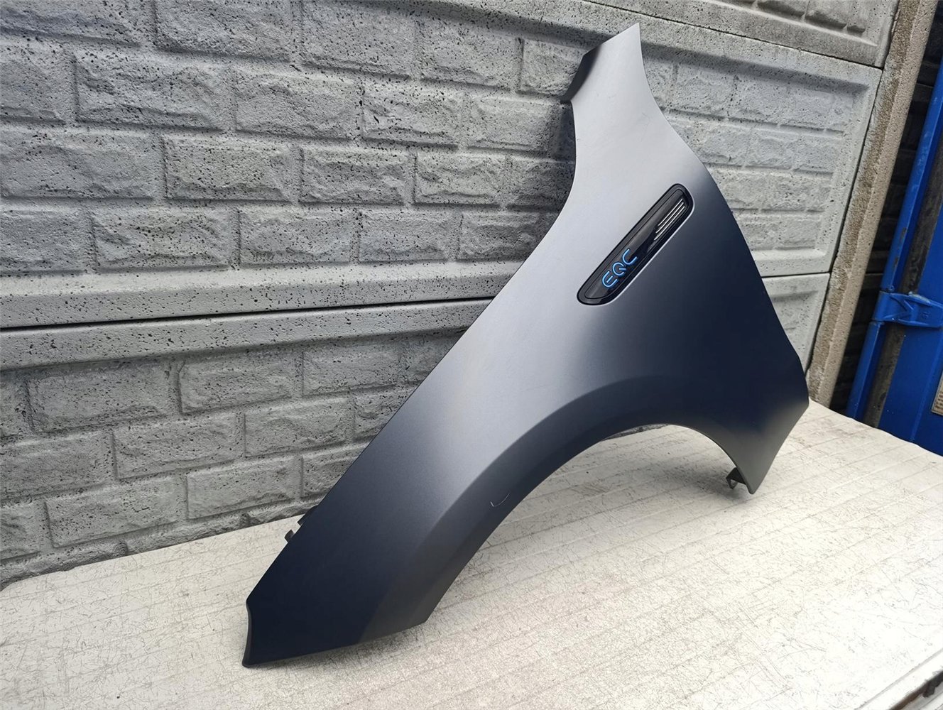 MERCEDES EQC W293 W 293 BŁOTNIK PRZEDNI LEWY ORYGINAŁ (17618527147)