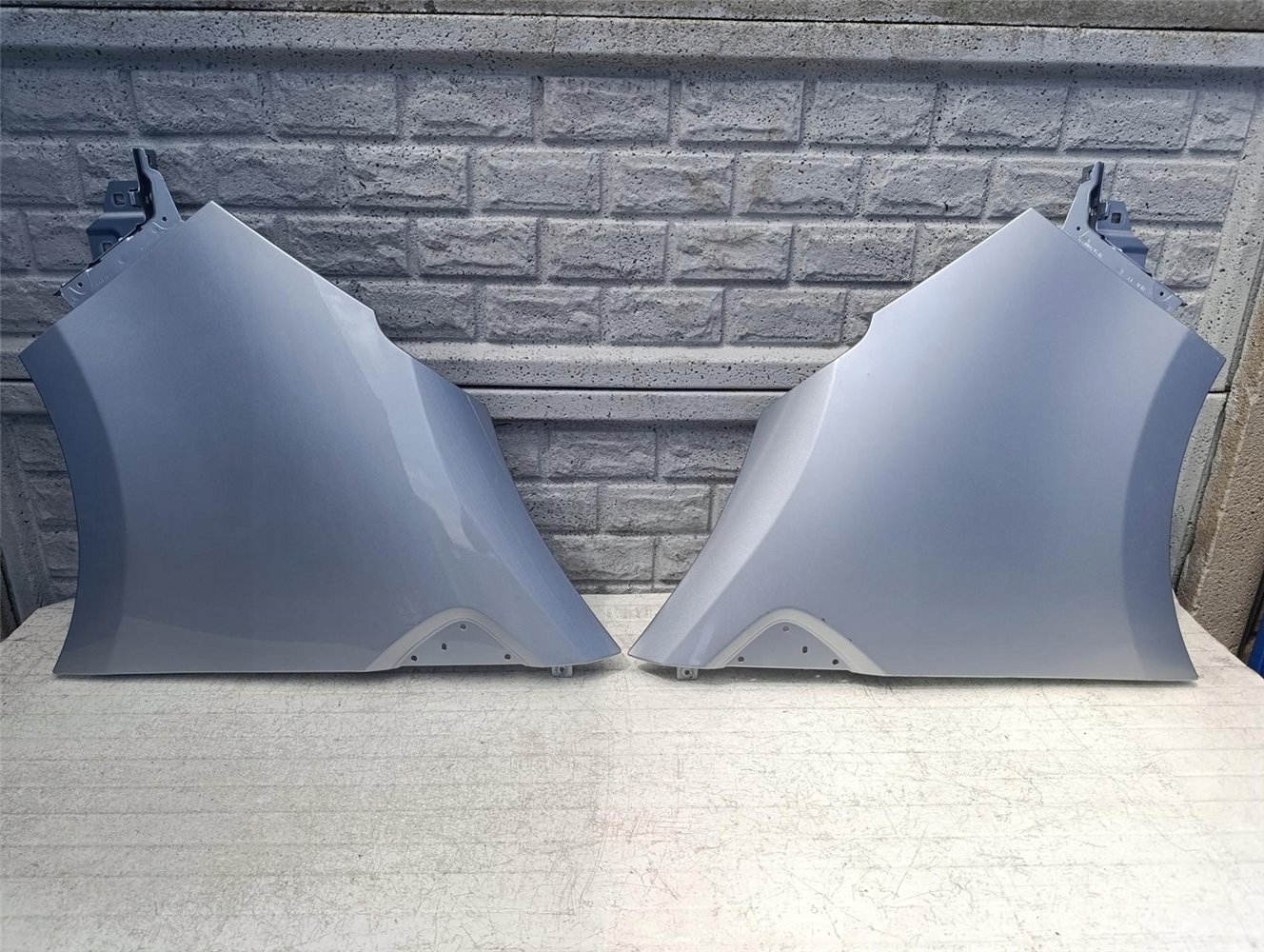 RENAULT TRAFIC IV 2022-25 BŁOTNIK PRZEDNI PRAWY LEWY ORYGINAŁ (17618535079)