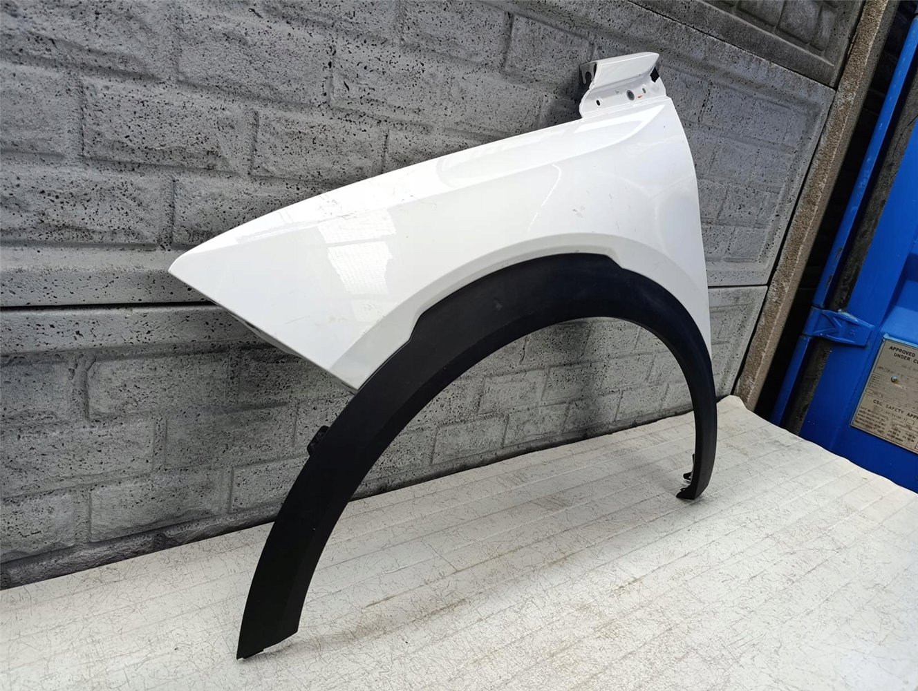 OPEL MOKKA B 21-25 BŁOTNIK PRZEDNI LEWY ORYGINAŁ (17618580432)