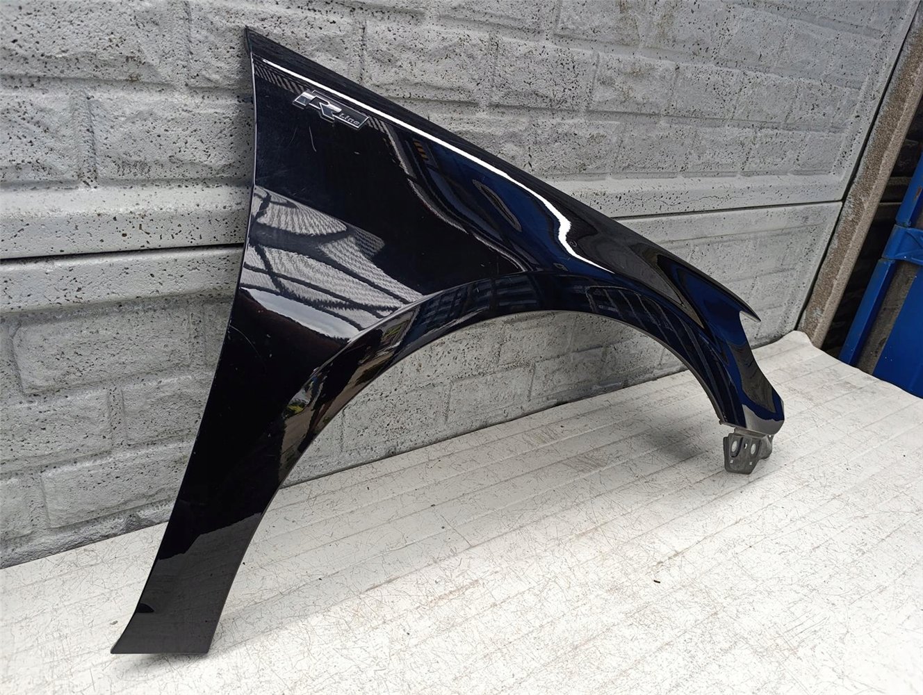 VW PASSAT CC BŁOTNIK PRZEDNI PRAWY ORYGINAŁ (17621823835)