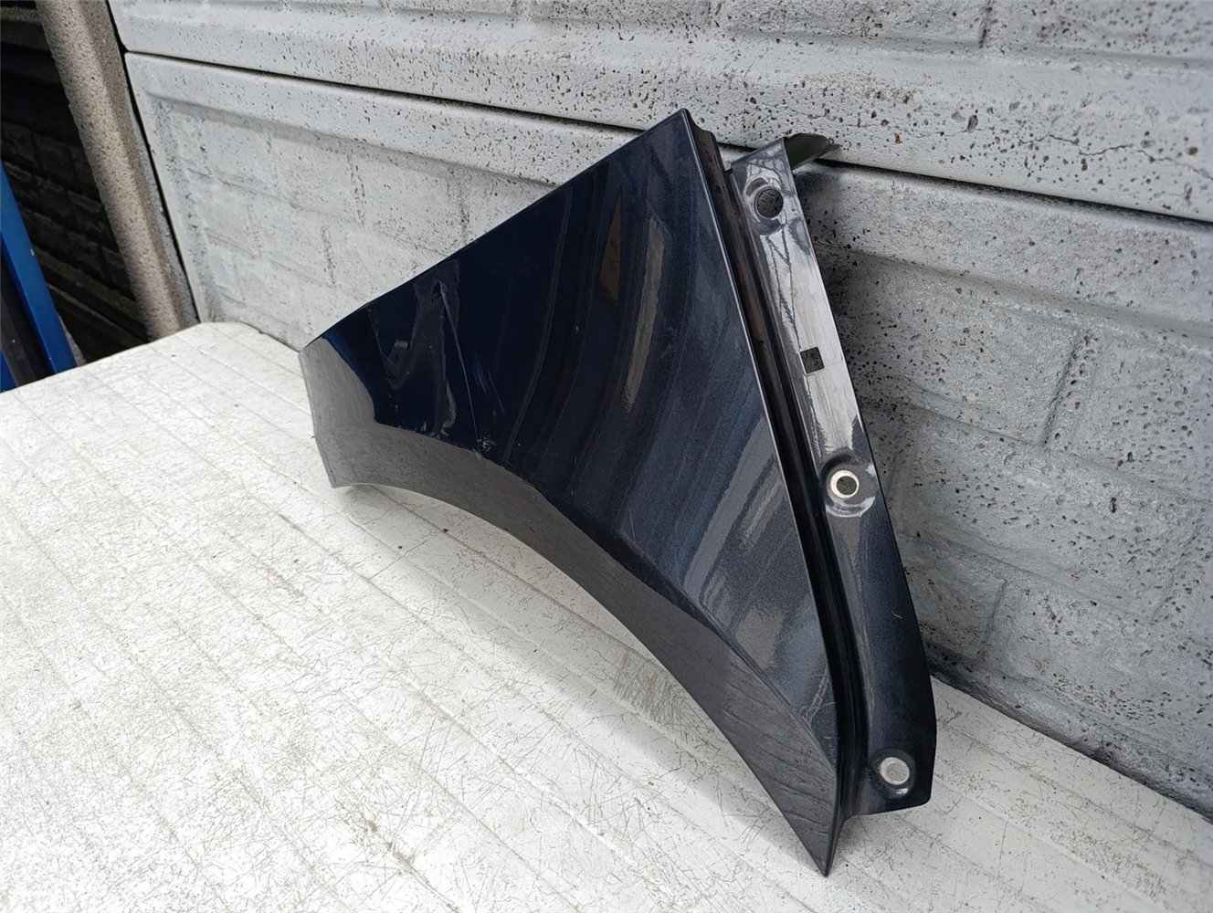 PORSCHE MACAN BŁOTNIK PRAWY PRZEDNI ORYGINAŁ (17621868322)