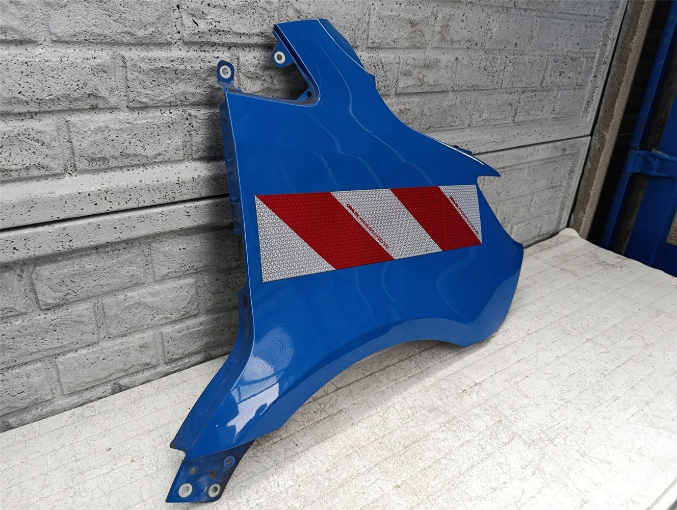 MERCEDES SPRINTER 907 910 18-24 BŁOTNIK PRAWY ORYGINAŁ (17621870943)