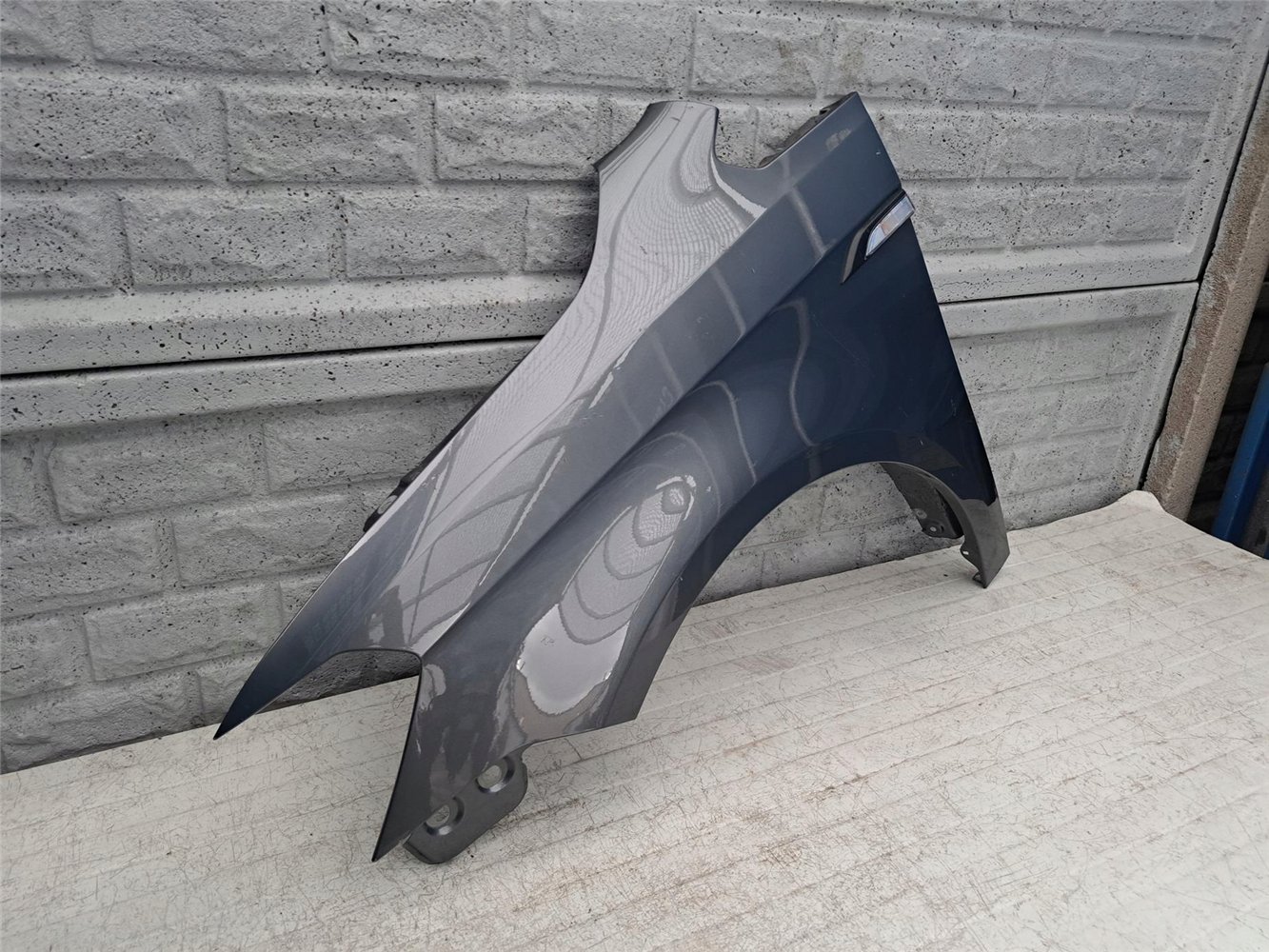 VW CADDY 4 IV 2015-2021 BŁOTNIK PRZEDNI LEWY ORYGINAŁ (17621940240)