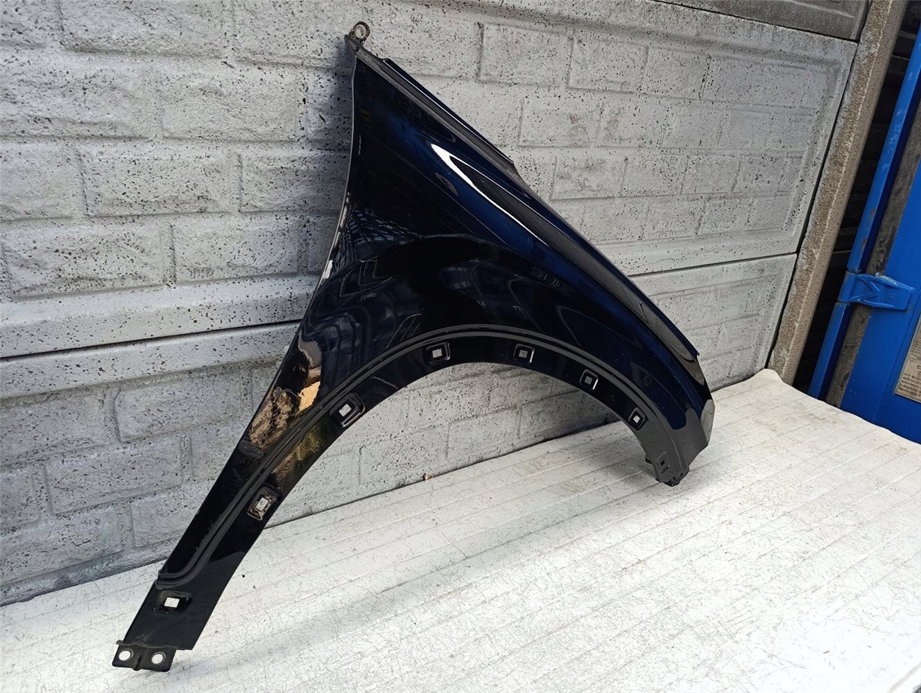 HYUNDAI SANTA FE 19-25 BŁOTNIK PRAWY PRZEDNI ORYGINAŁ (17628789134)