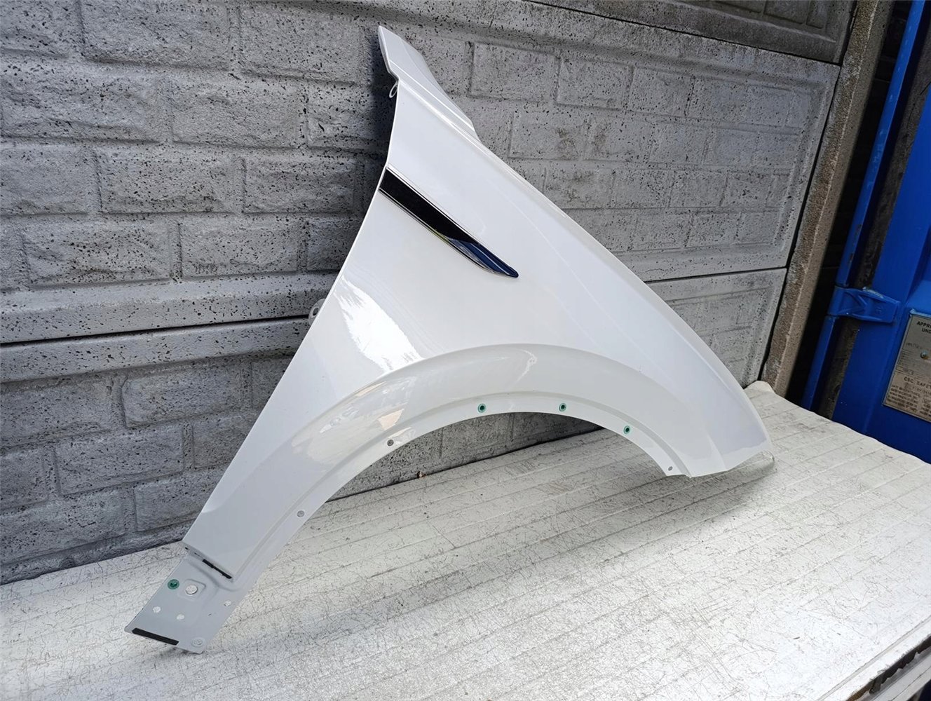 VW TOUAREG III 3 2018 - 2025 BŁOTNIK PRZEDNI PRAWY ORYGINAŁ (17628793711)