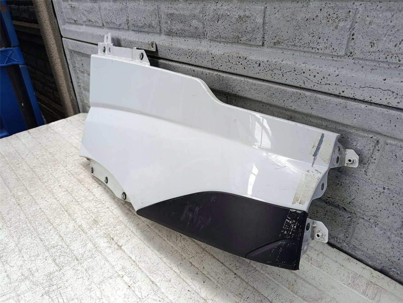 IVECO DAILY 2014 - BŁOTNIK PRZEDNI PRAWY ORYGINAŁ (17628816449)