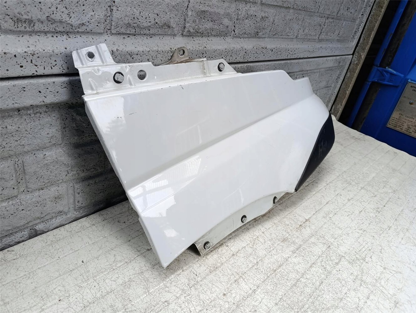 IVECO DAILY 2014 - BŁOTNIK PRZEDNI PRAWY ORYGINAŁ (17628816449)