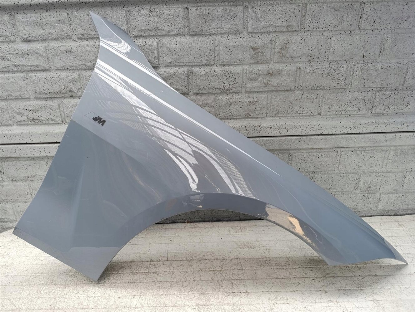 BMW 4 G22 G23 2020-2025 BŁOTNIK PRAWY PRZEDNI ORYGINAŁ (17628827530)