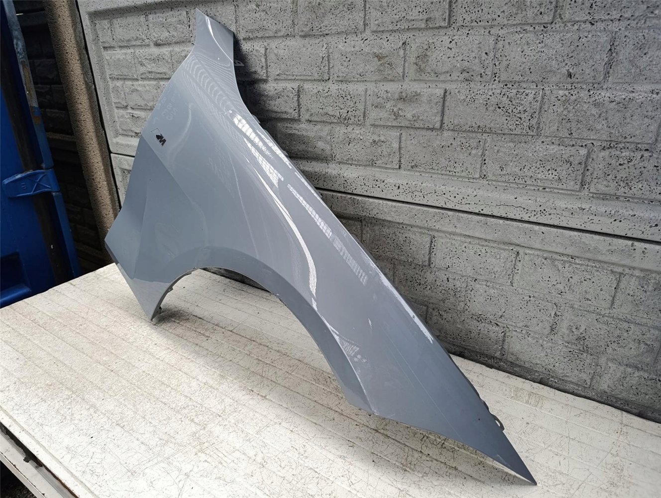 BMW 4 G22 G23 2020-2025 BŁOTNIK PRAWY PRZEDNI ORYGINAŁ (17628827530)