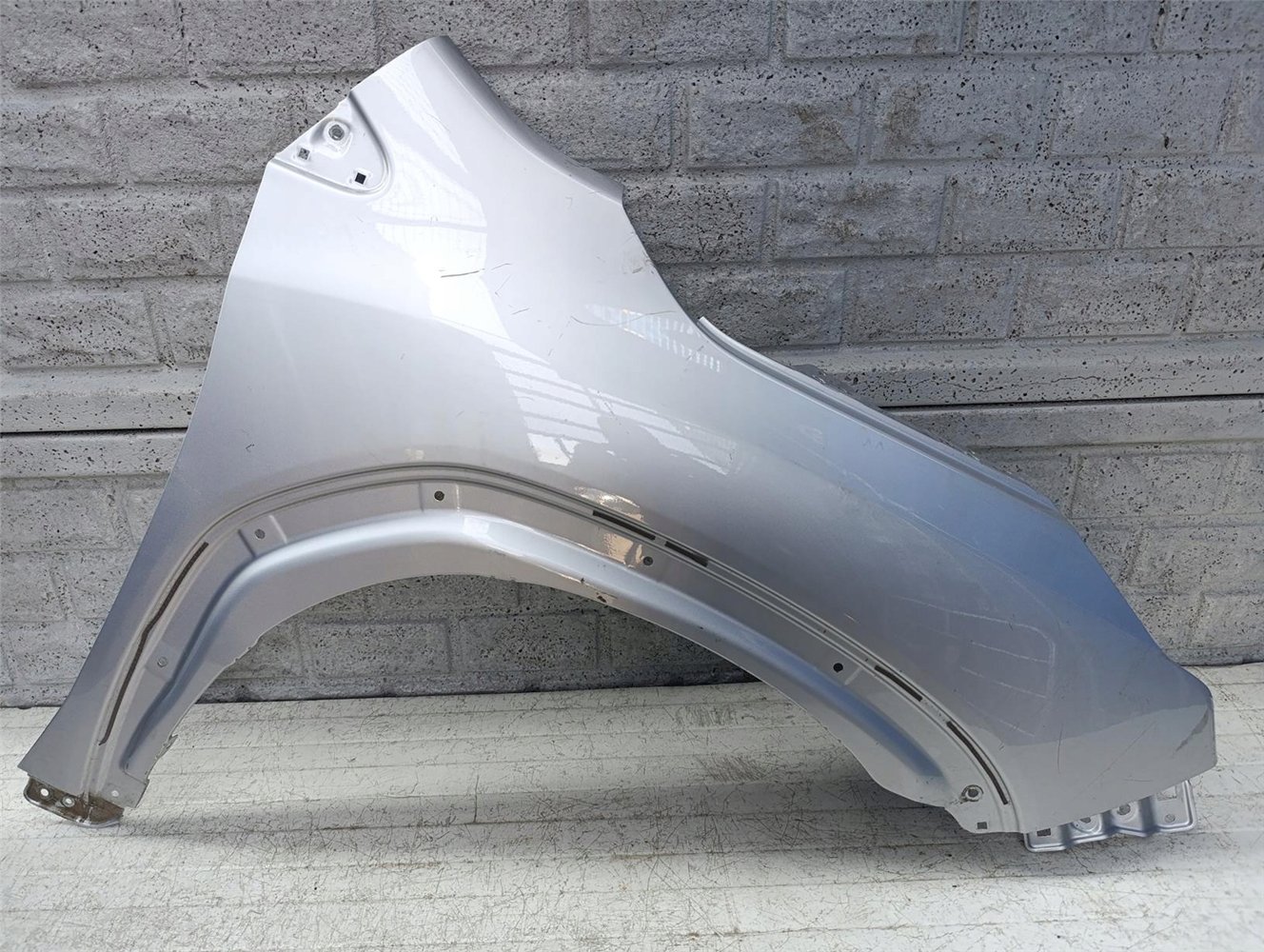 SUZUKI SX4 S CROSS 2022-25 BŁOTNIK PRAWY ORYGINAŁ (17628842637)