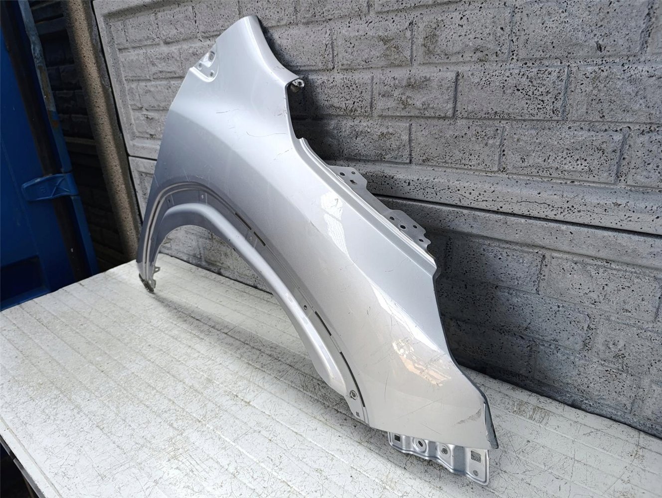 SUZUKI SX4 S CROSS 2022-25 BŁOTNIK PRAWY ORYGINAŁ (17628842637)