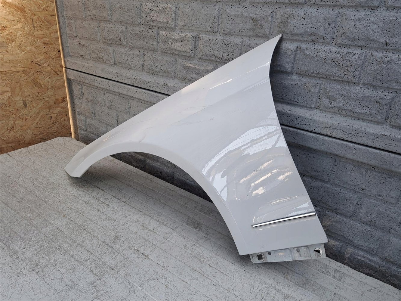 MERCEDES E KLASA COUPE W207 BŁOTNIK PRZEDNI LEWY ORYGINAŁ (17638342475)