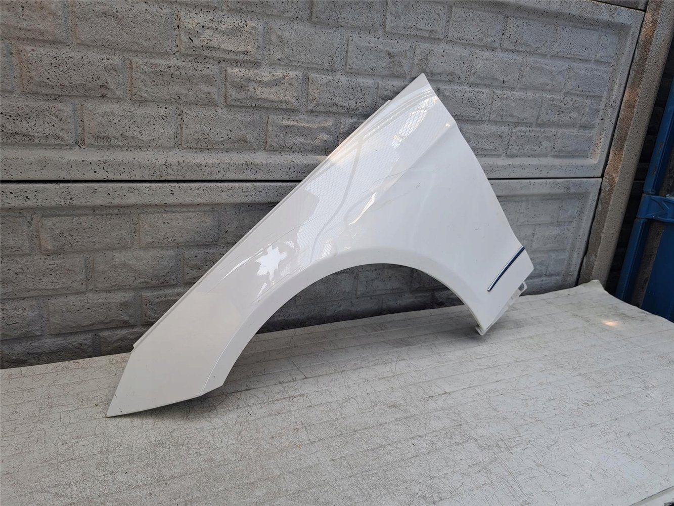 MERCEDES E KLASA COUPE W207 BŁOTNIK PRZEDNI LEWY ORYGINAŁ (17638342475)