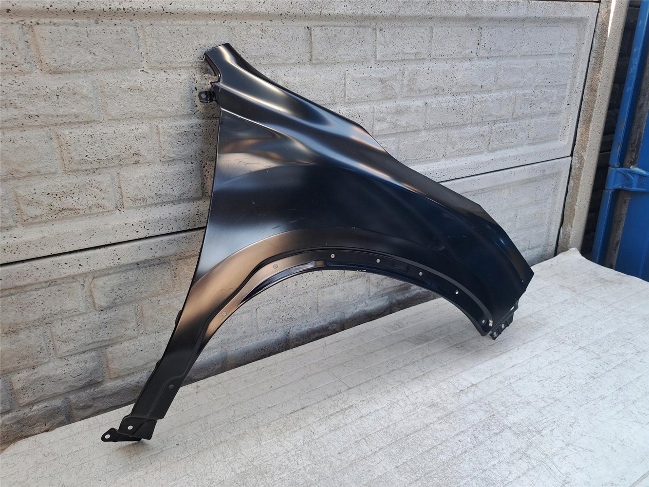 SUBARU FORESTER 24- BŁOTNIK PRZEDNI PRAWY ORYGINAŁ NOWY ORGINAŁ (17638376494)