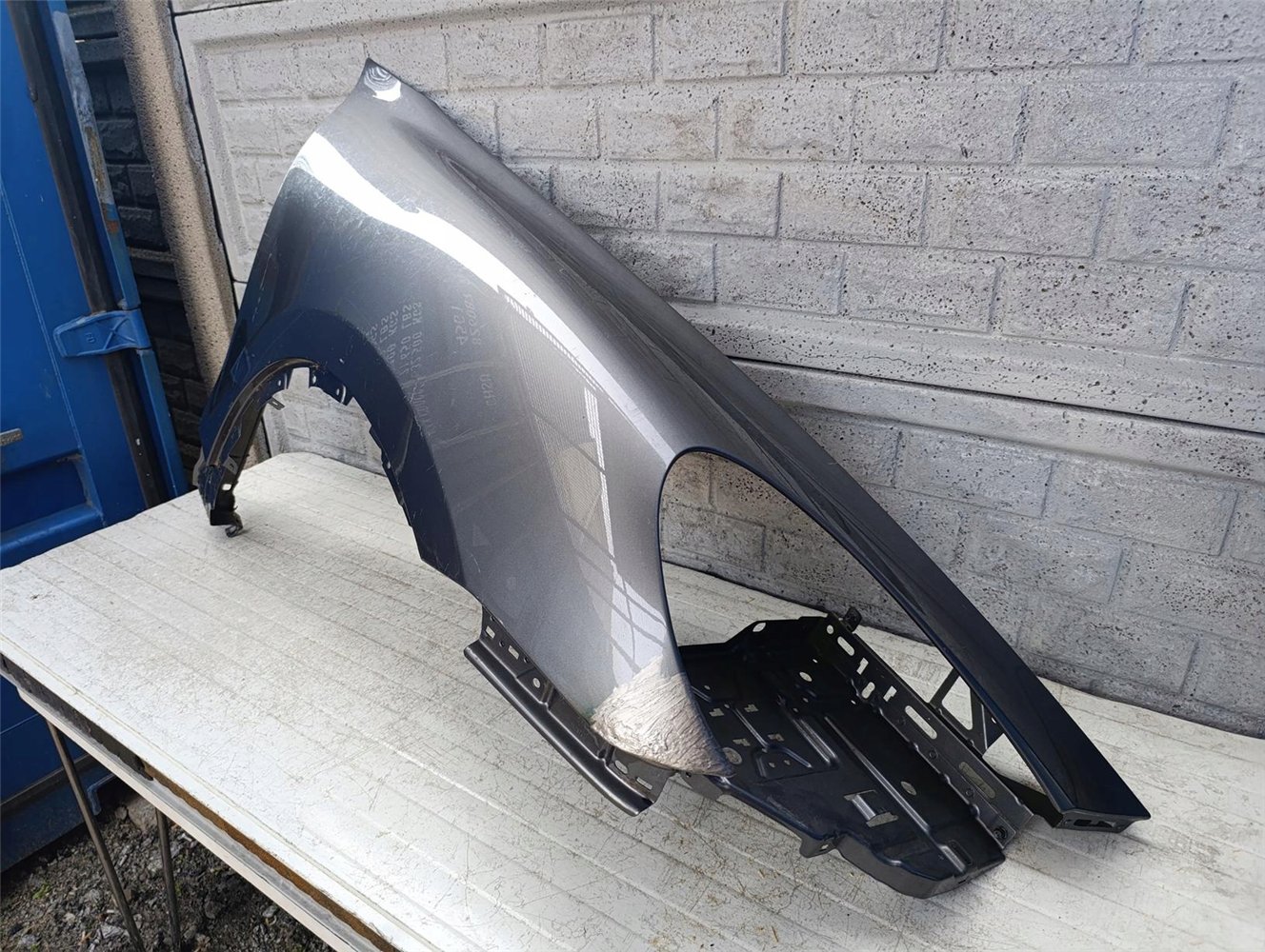 PORSCHE CAYENNE 7P BŁOTNIK PRAWY PRZEDNI ORYGINAŁ (17643004705)