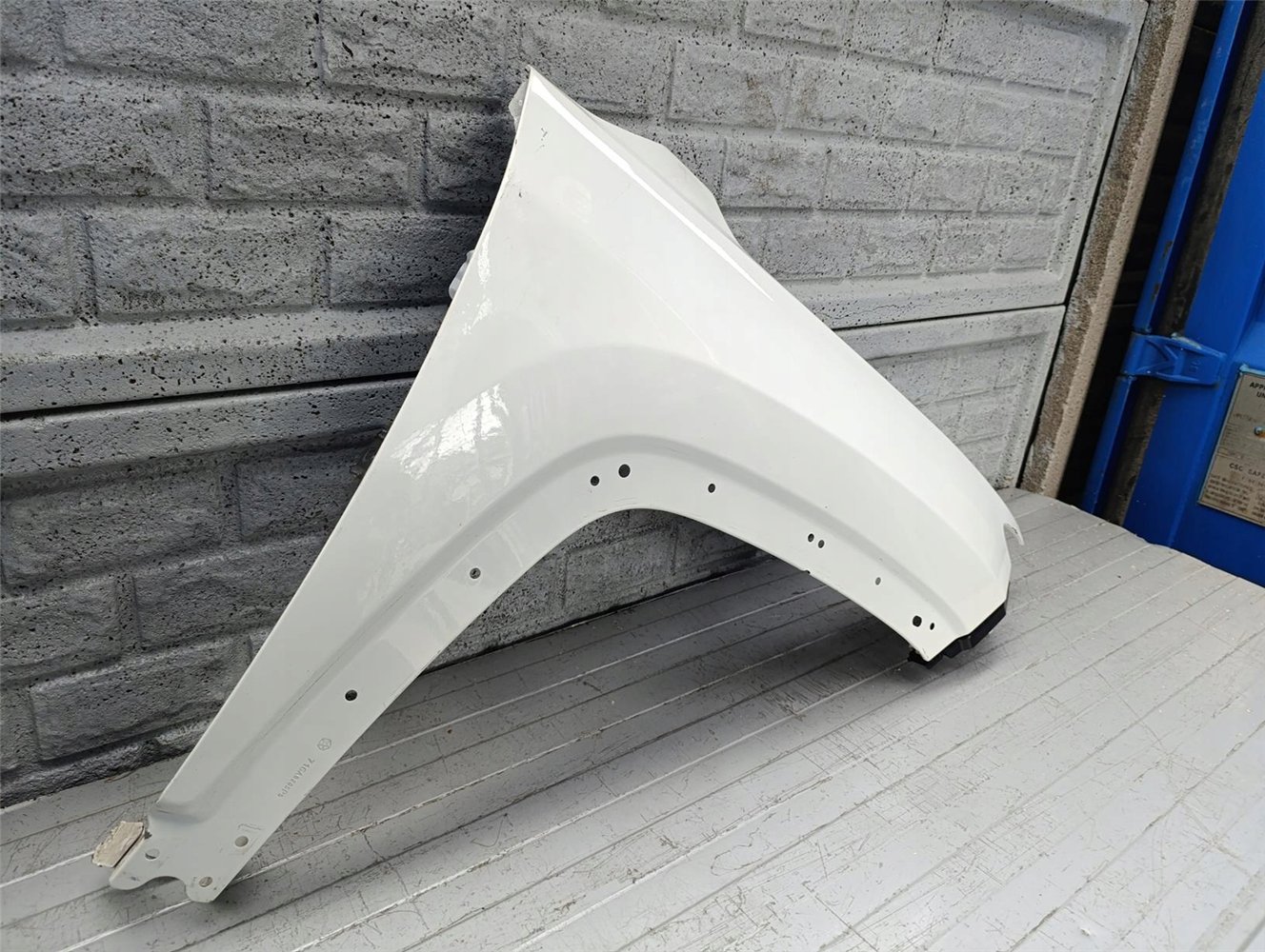 JEEP COMPASS 17-24 BŁOTNIK PRZEDNI PRAWY ORYGINAŁ (17643052563)