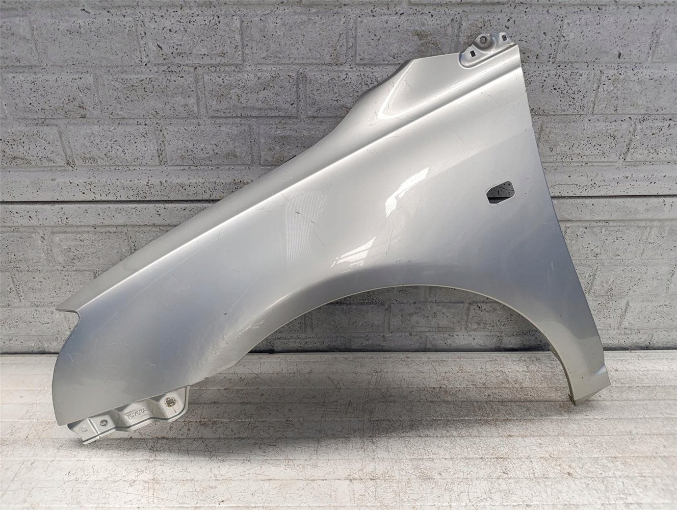 TOYOTA AVENSIS T25 2003-2006 BŁOTNIK PRZEDNI LEWY ORYGINAŁ (17658836434)