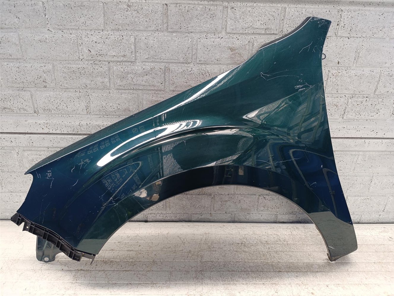 SUBARU FORESTER 08-13 BŁOTNIK PRZEDNI LEWY ORYGINAŁ (17658884583)