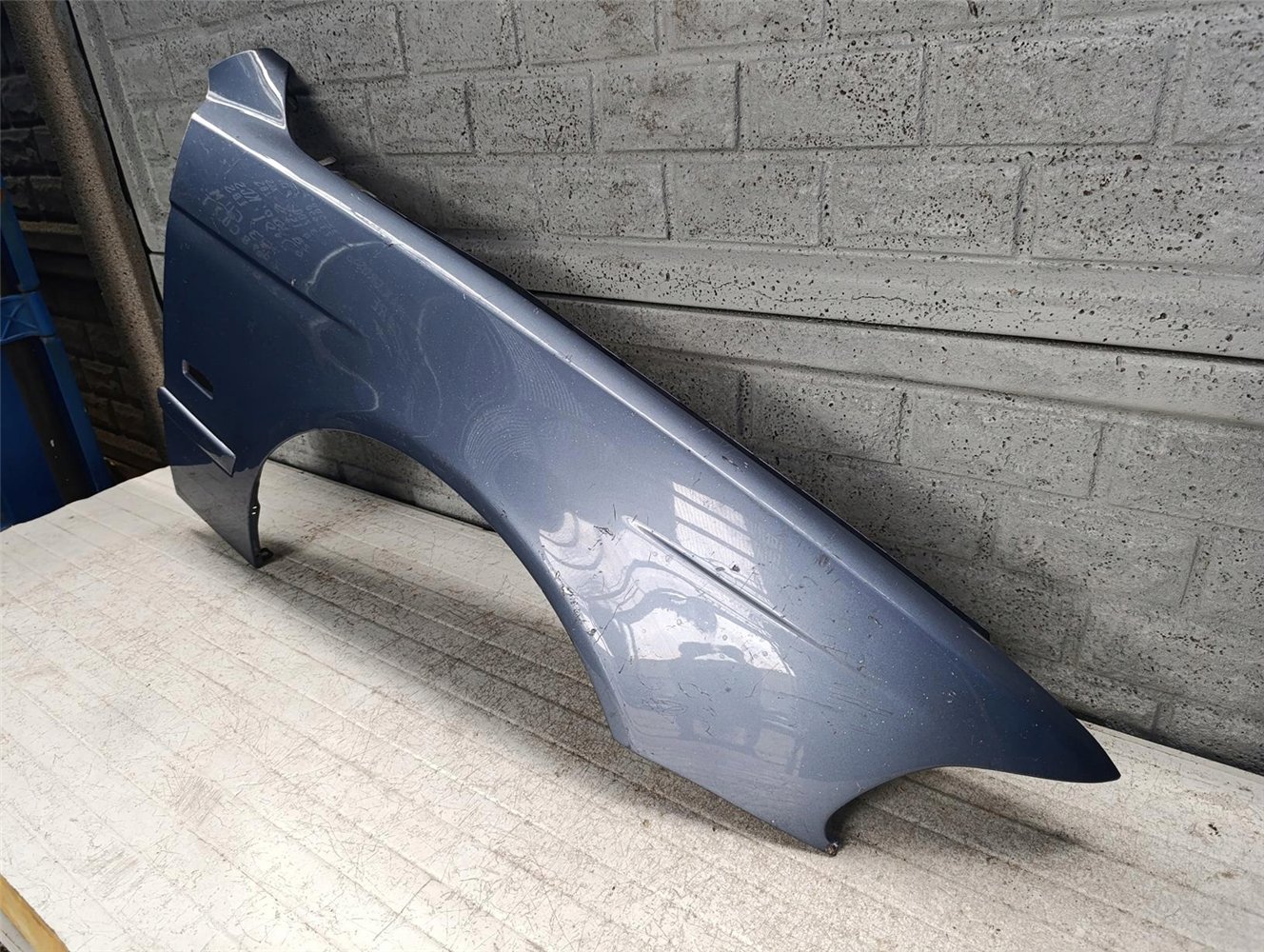 BŁOTNIK PRAWY PRZEDNI BMW 5 e39 SEDAN KOMBI ORYGINAŁ (17658891087)