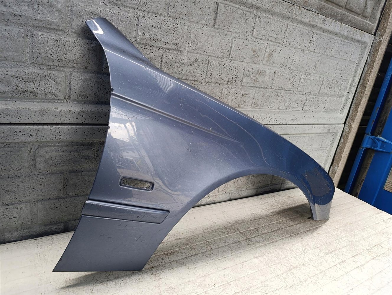 BŁOTNIK PRAWY PRZEDNI BMW 5 e39 SEDAN KOMBI ORYGINAŁ (17658891087)