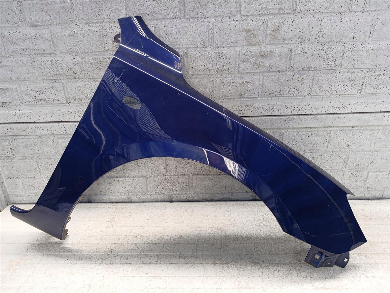 MAZDA 3 HB 03-09 BŁOTNIK PRAWY PRZEDNI ORYGINAŁ (17658906034)