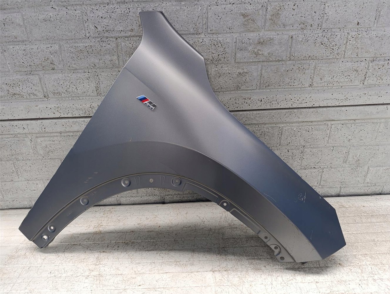 BŁOTNIK PRAWY PRZEDNI BMW X1 U11 2022- ORYGINAŁ (17658907802)