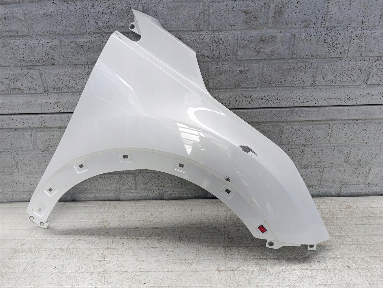 KIA STONIC BŁOTNIK PRAWY PRZEDNI ORYGINAŁ (17665096417)