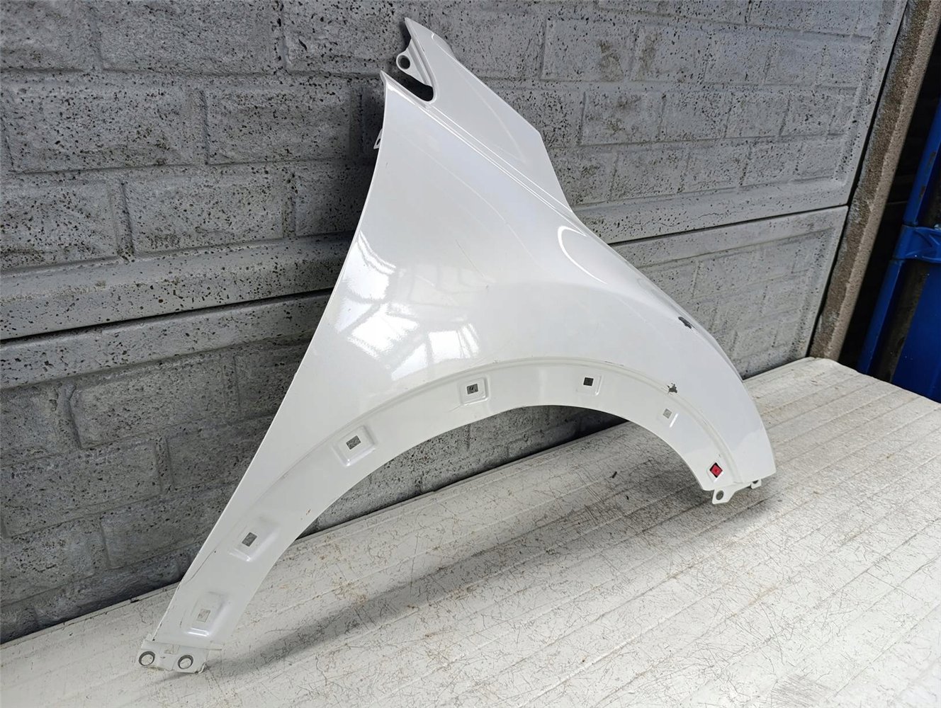 KIA STONIC BŁOTNIK PRAWY PRZEDNI ORYGINAŁ (17665096417)