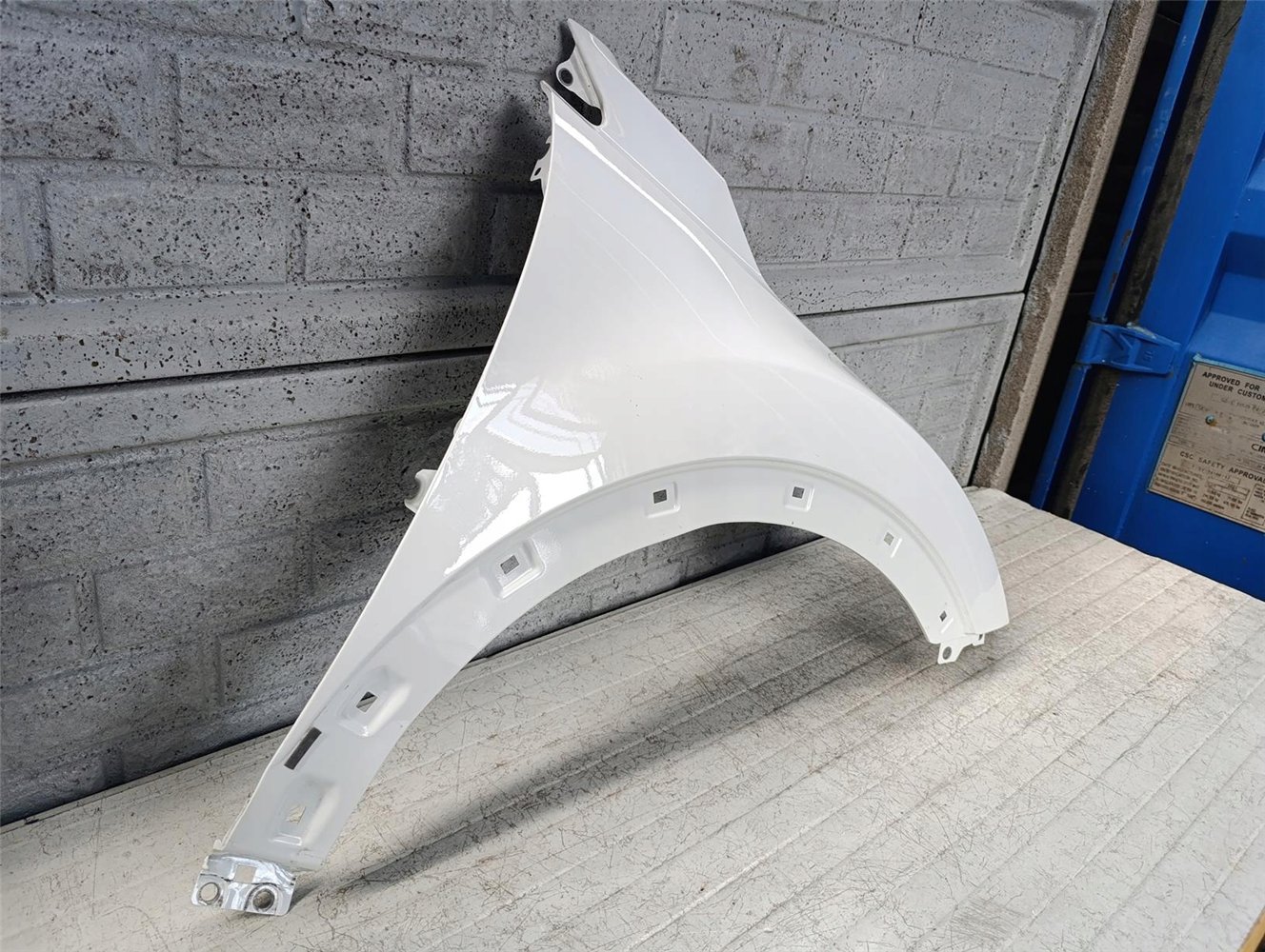 KIA STONIC BŁOTNIK PRAWY PRZEDNI ORYGINAŁ (17665127135)