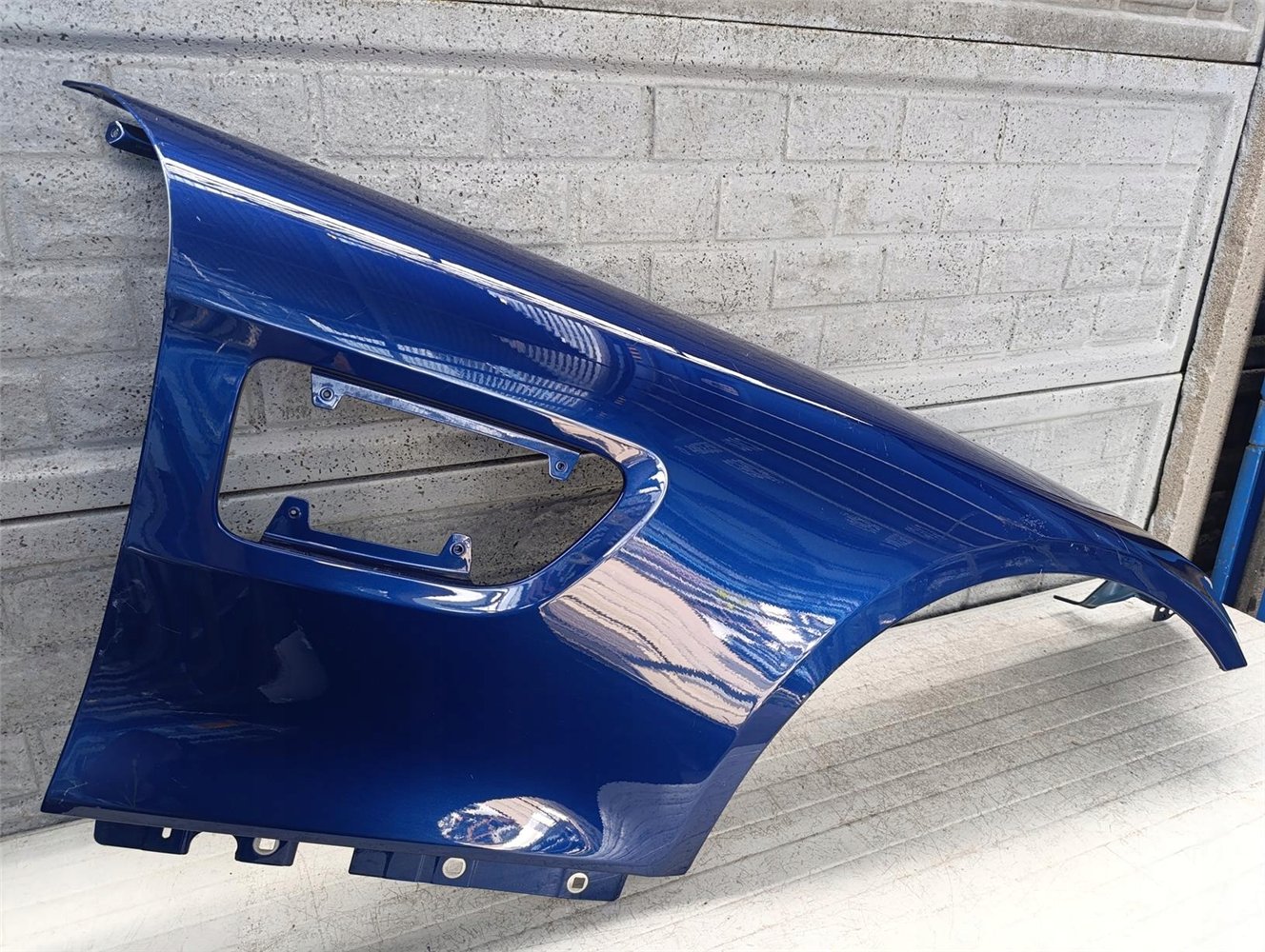 MERCEDES AMG GT BŁOTNIK PRAWY PRZEDNI ORYGINAŁ (17665153664)